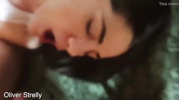 me follé mi 18 yo d. durmiendo paso hermana y cum en su coño oliver strelly