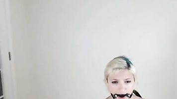 Rubia joven en bdsm