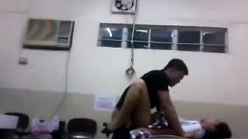 . com – india sexo video colegial chica follada por su novio en laboratorio mms