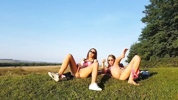 consolador juntos para un orgasmo al aire libre
