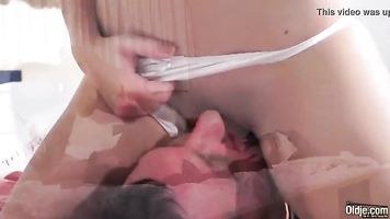 viejo joven porno fumando caliente adolescente folla hombre mayor consigue corrida facial